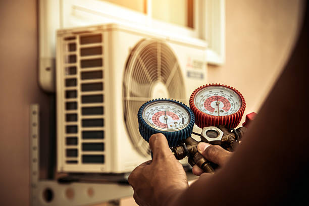 Professional Hvac technician working in Huntsville, TN